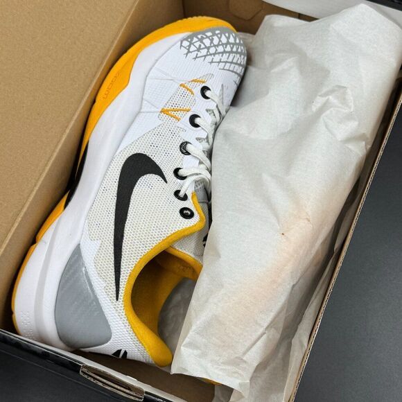 Nike Zoom Kobe Venomenon 4 'White University Gold' - Picture 3 of 15
